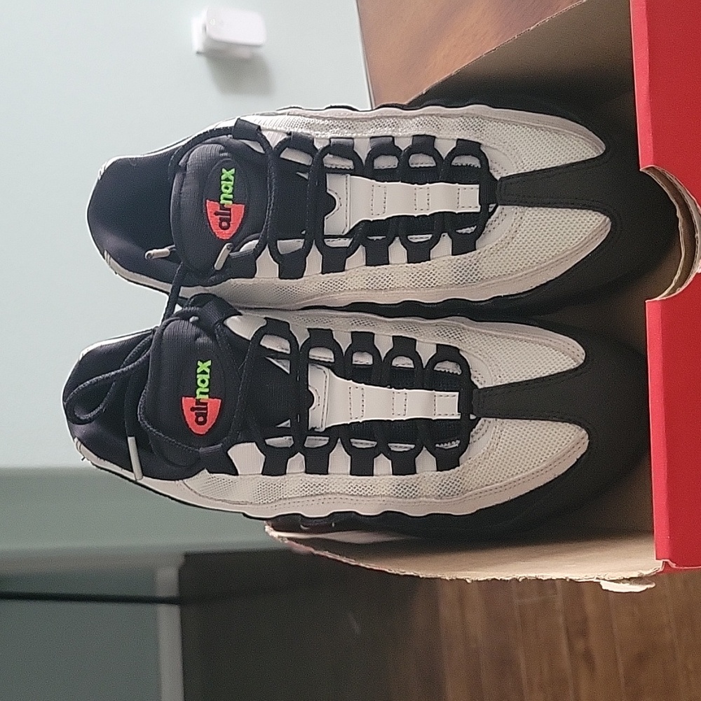 Nike Air Max 95 Essential size 8